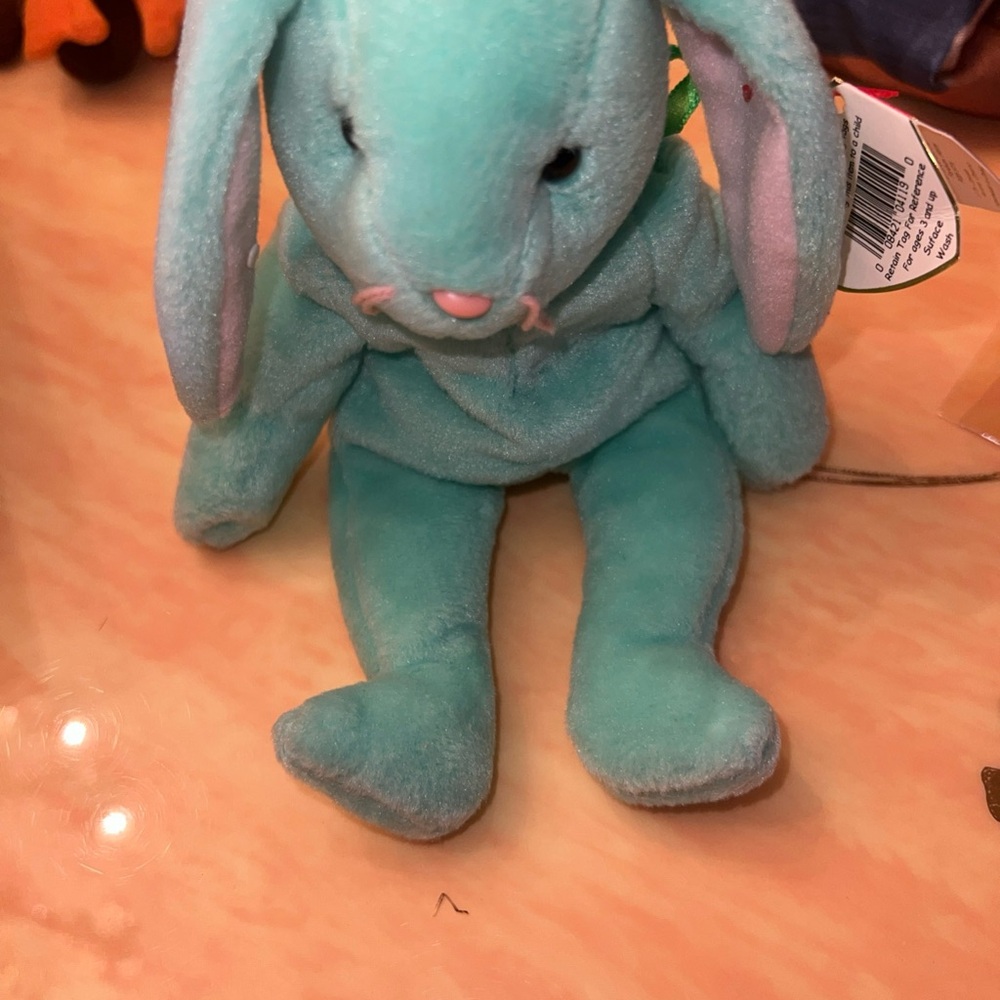 Vintage Beanie Baby Hippity the teal Bunny Born June 1, 1996 a collectors item.